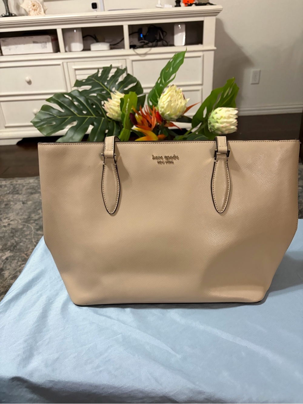 Kate Spade Cameron Street Lucie Tote-Beige Leather Shoulder Tote